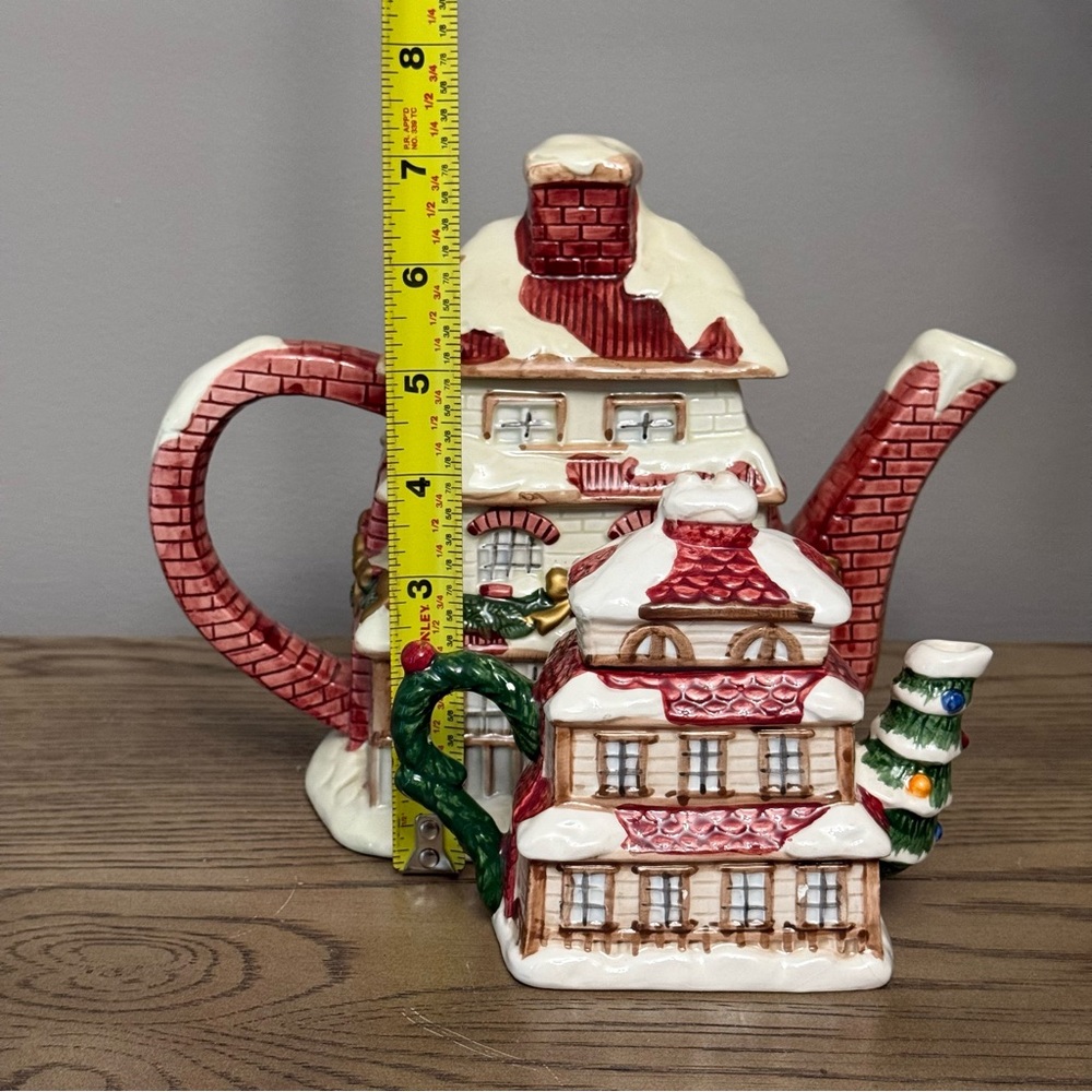 Fitz and Floyd Dickens Christmas Village Windsor Teapot and Creamer - Picture 9 of 11